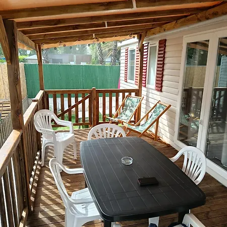 Mobil-home Le Luminosa مكان تخييم *